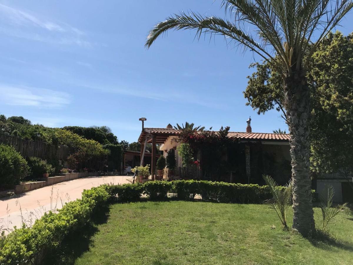 Casa Vacanze SantʼAntìoco Exterior foto